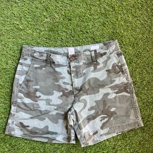 Women’s GAP 5 inch Camouflage Shorts